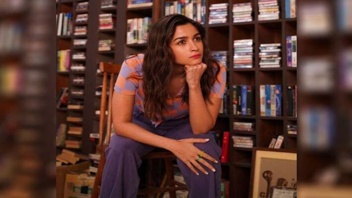 Alia Bhatt was seen in deep contemplation between the books actress shared photos NTP Alia Bhatt was seen in deep contemplation between the books actress shared photos NTP