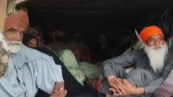Bihar patna Sikh devotees on way to Mohali anti social elements attacked stb Bihar patna Sikh devotees on way to Mohali anti social elements attacked stb