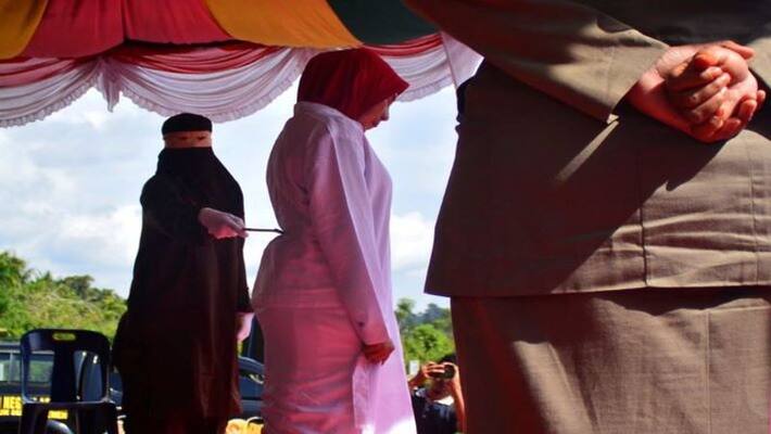 Indonesian woman flogged 100 times for adultery, partner gets only 15 Indonesian woman flogged 100 times for adultery, partner gets only 15