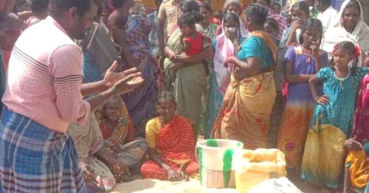 ரேஷன் அரிசியா..? பூச்சி அரிசியா..? ரேஷன் லாரியை மடக்கி..போராட்டத்தில் ஈடுபட்ட மக்கள்..