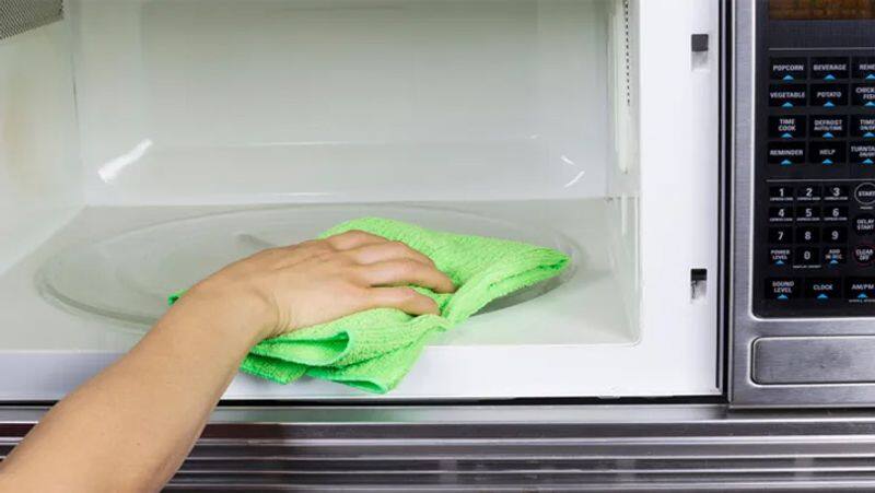 Kitchen Tips: 8 things to keep in mind while using microwave dva