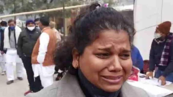 UP Election 2022: Bulandshahr Congress worker weeps bitterly for failing to get ticket-dnm UP Election 2022: Bulandshahr Congress worker weeps bitterly for failing to get ticket-dnm