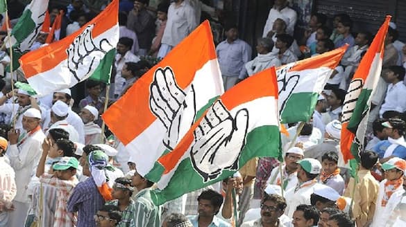 congress urges Maharashtra cm to ban why in killed Gandhi movie bsm