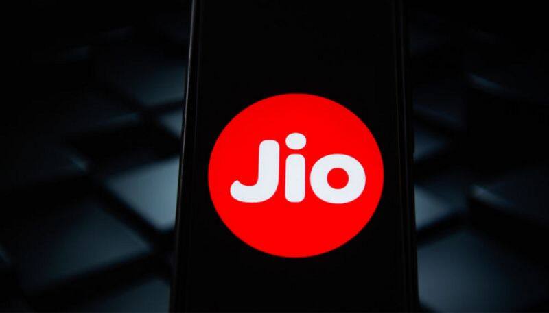 Jio users set a new record, use 10 Exabyte data in a month