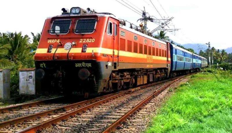Train collision.. School student killed in thiruvallur