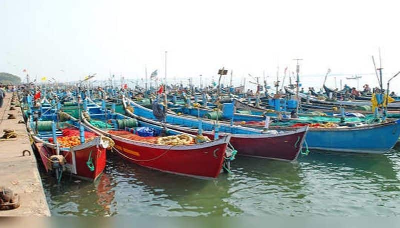 fishing ban ends at midnight and fishermen preparing to go to sea