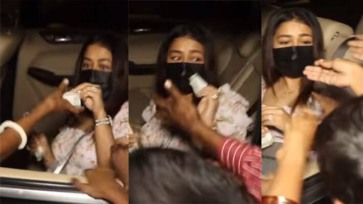 neha kakkar got mobbed by people as bollywood singer was giving money KPJ neha kakkar got mobbed by people as bollywood singer was giving money KPJ