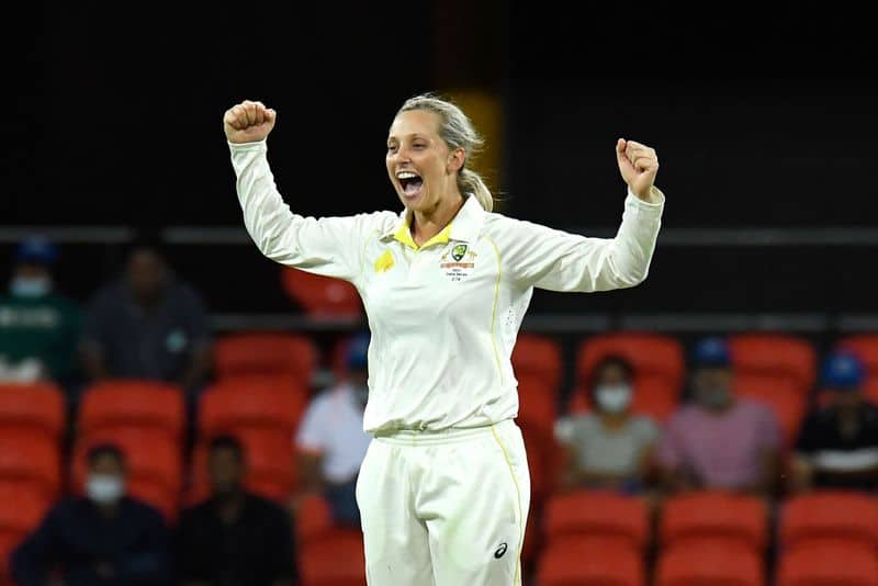 Mitchell Starc claims maiden Allan Border medal