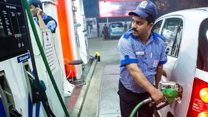 Petrol diesel prices hiked again fuel price increased by Rs 8 in 13 days check rates gcw Petrol diesel prices hiked again fuel price increased by Rs 8 in 13 days check rates gcw