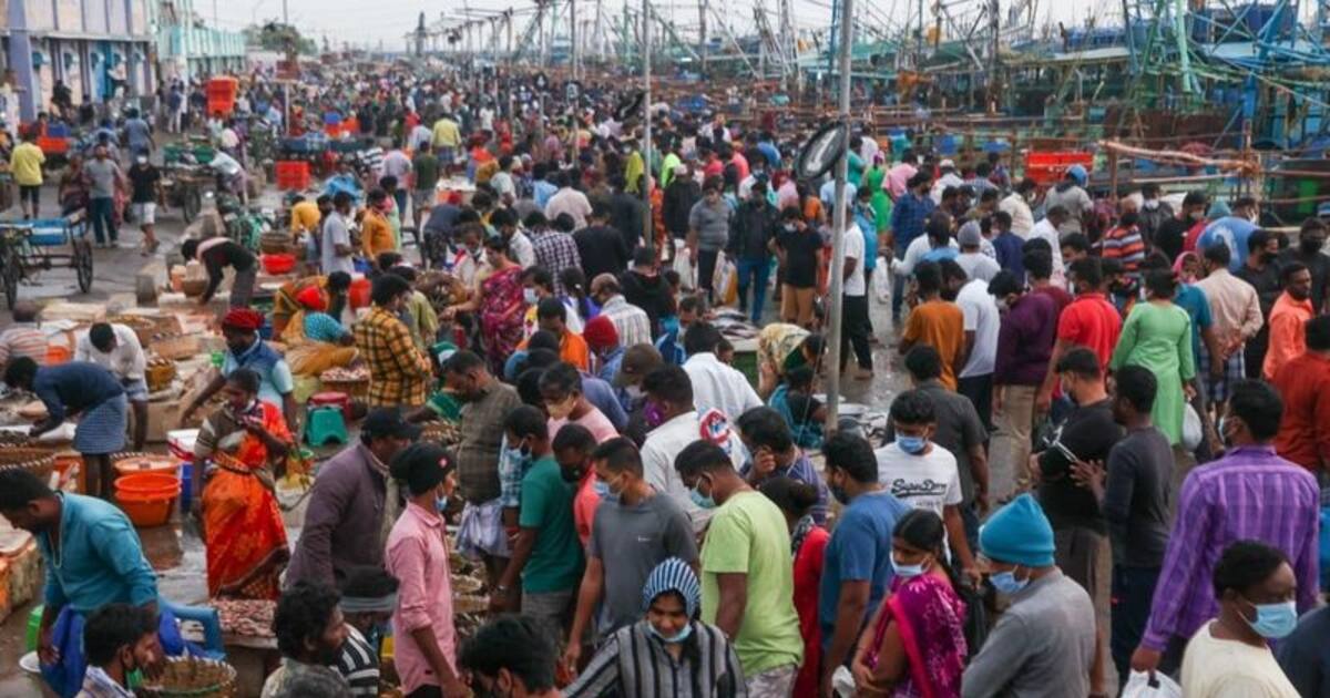 ஊரடங்கு ரத்தால் காசிமேட்டில் ‘குவிந்த’ பொதுமக்கள்.. மீன் வாங்க ஆர்வம்.. கொரோனா பரவும் அபாயம்