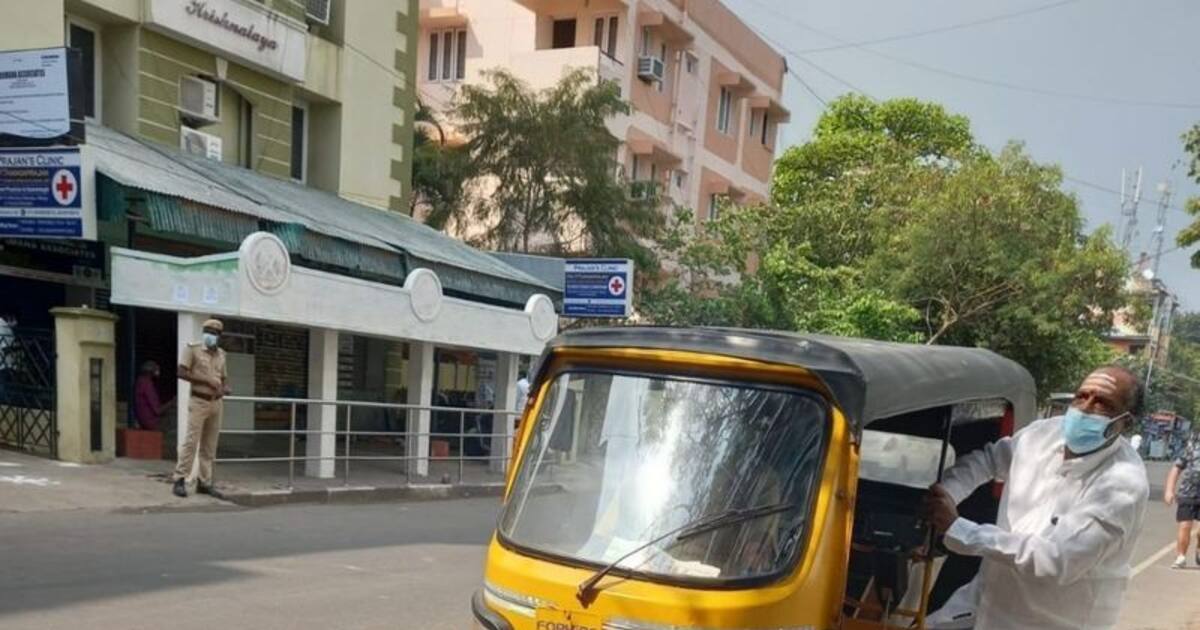 இவருக்கா இந்த நிலைமை..? ஆட்டோவில் வந்த அதிமுக எம்.பி நவநீதகிருஷ்னன்..