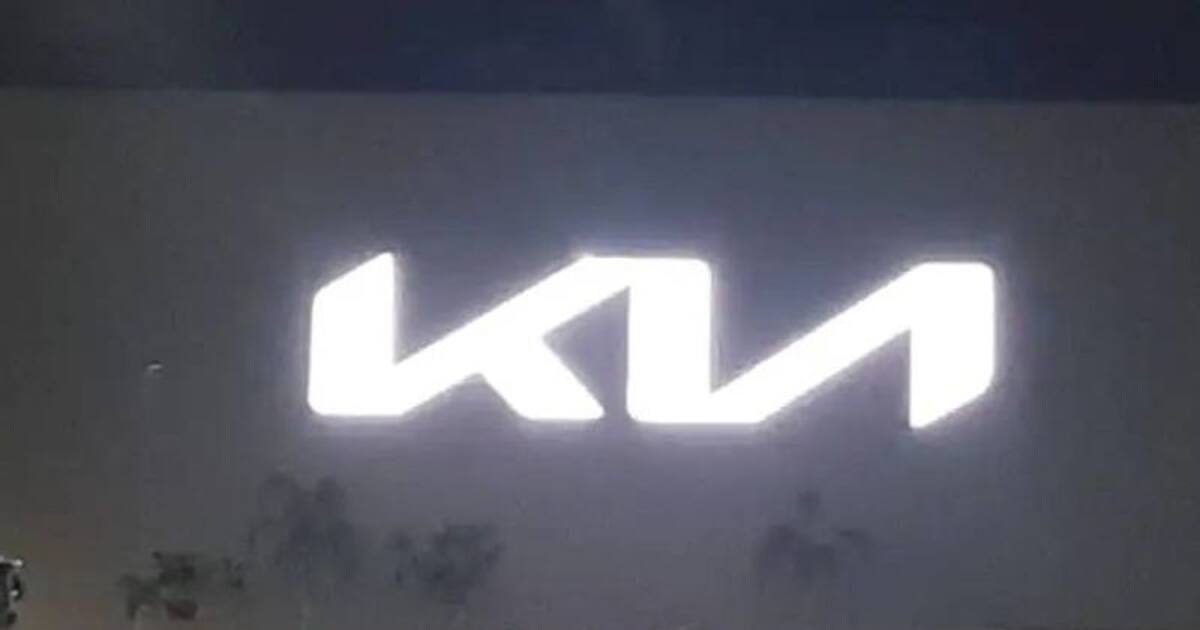 கேரன்ஸ் உற்பத்தி துவக்கம் - முதல் யூனிட்டை வெளியிட்ட கியா இந்தியா