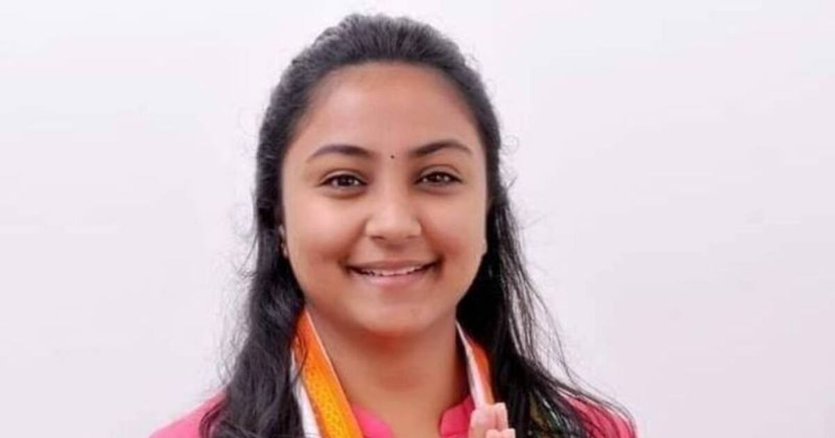 22 வயது பெண்ணுக்கு 'சீட்' கொடுத்த காங்கிரஸ்.. யார் இந்த 'தீபிகா..' திருப்பூர் தேர்தல் சுவாரசியம் !!