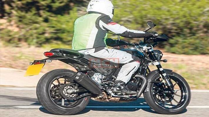 Upcoming Bajaj Triumph bike spotted testing Upcoming Bajaj Triumph bike spotted testing