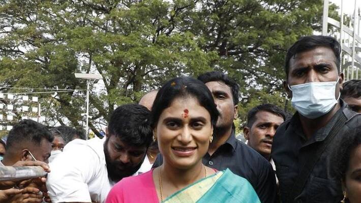 YSRTP chief YS Sharmila Serious comments on KCR YSRTP chief YS Sharmila Serious comments on KCR