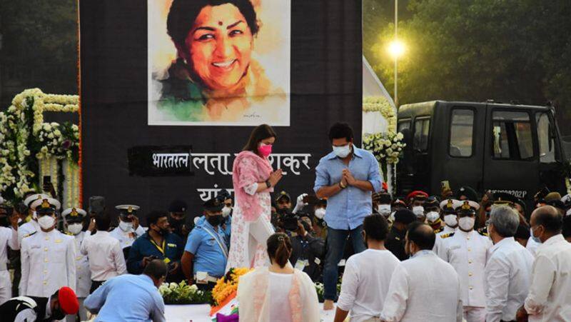 lata mangeshkar passed away, bollywood singer last rites unseen photos KPJ