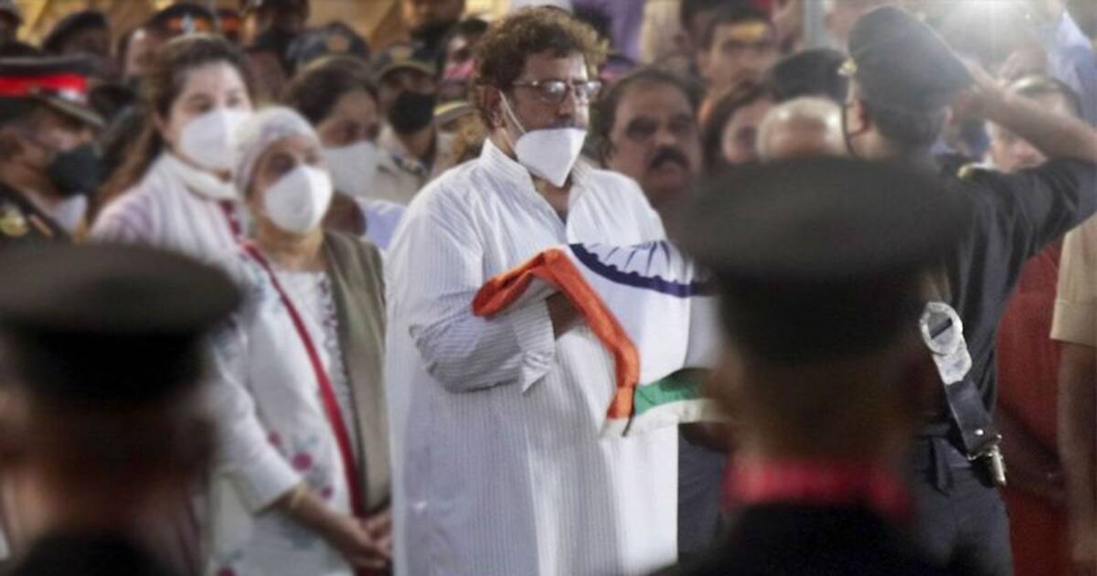 இசைக்குயில் லதா மங்கேஷ்கரின் அஸ்தி.. குடும்பத்தினரிடம் ஒப்படைப்பு..