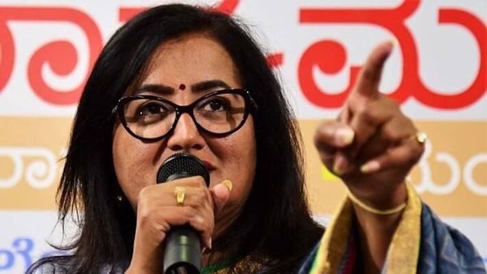 Mandya MP Sumalatha Ambareesh Does Not Join Any Party For Now gvd Mandya MP Sumalatha Ambareesh Does Not Join Any Party For Now gvd
