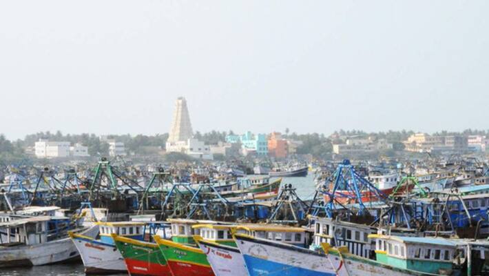 Tension Prevails between Jalari Yendada And Pedajalaripeta vilages in visakhapatnam district Tension Prevails between Jalari Yendada And Pedajalaripeta vilages in visakhapatnam district