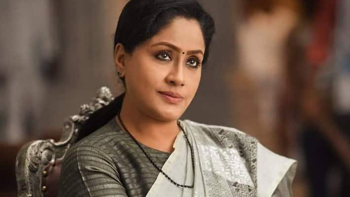 Hyderabad : BJP leader Vijayashanti fire on KCR government Hyderabad : BJP leader Vijayashanti fire on KCR government