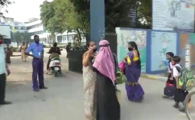 Karnataka school girls viral photos on social media in hijab issue hindhu and muslim friends photos viral