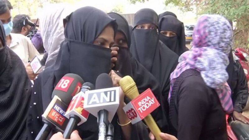 BJP agent told to remove hijab .. No need to remove Come in ... AIADMK DMK Guts ..