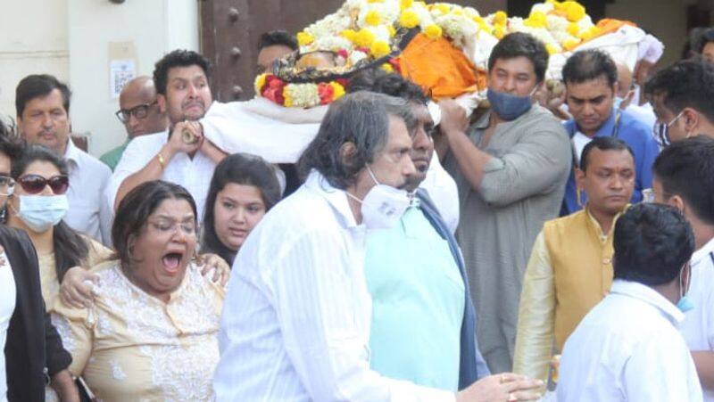 Bappi Lahiri death, bollywood singer last rites start, wife daughter and son get emotional KPJ