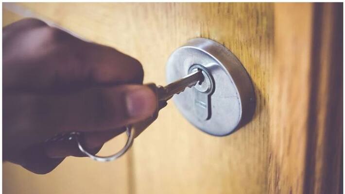 Pregnant Woman Locks Stepdaughter In Box at Muzaffarnagar uttar pradesh Pregnant Woman Locks Stepdaughter In Box at Muzaffarnagar uttar pradesh
