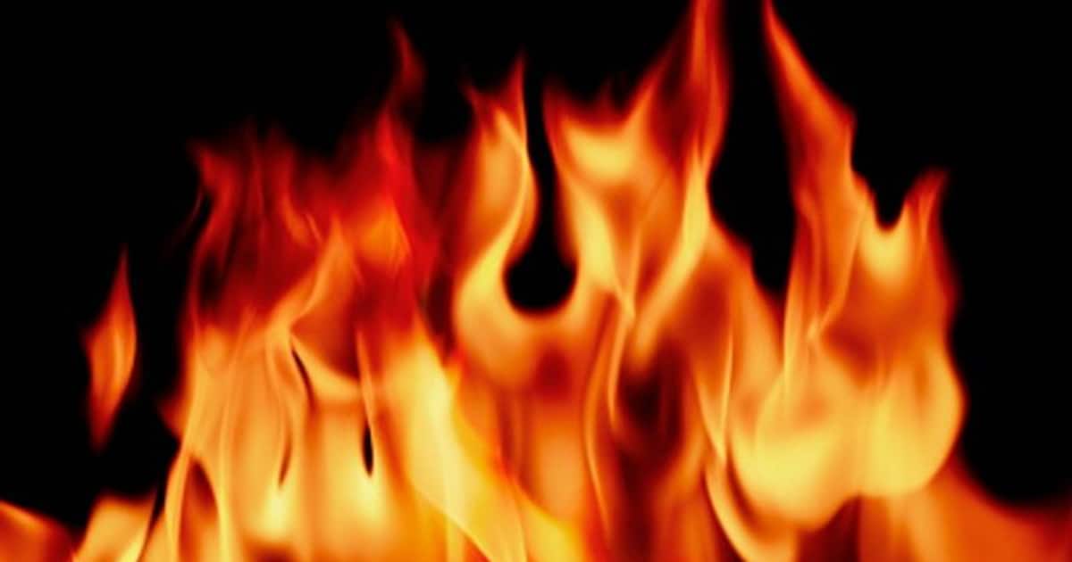 உல்லாசத்துக்கு இடையூறு.. தடையாக இருந்த தந்தையை எரிந்து கொன்ற மகள், உதவிய தாய்..!