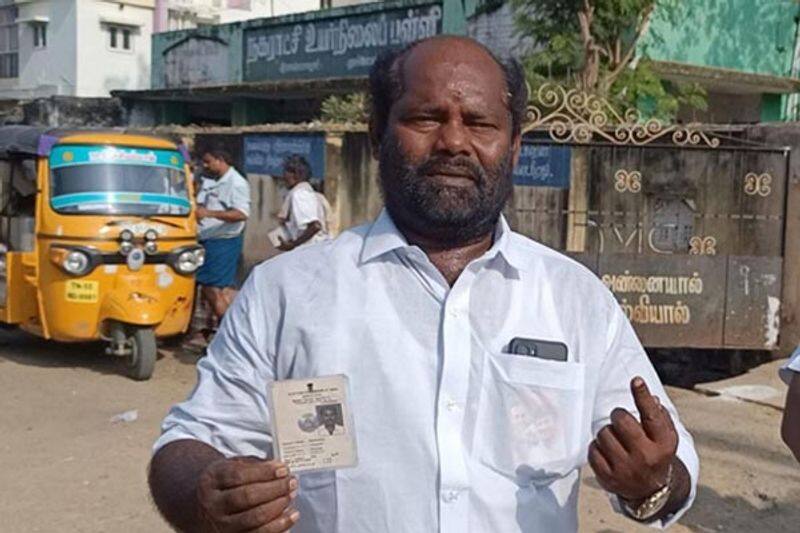 Rajinikanth fan cast his vote first time after 30 years