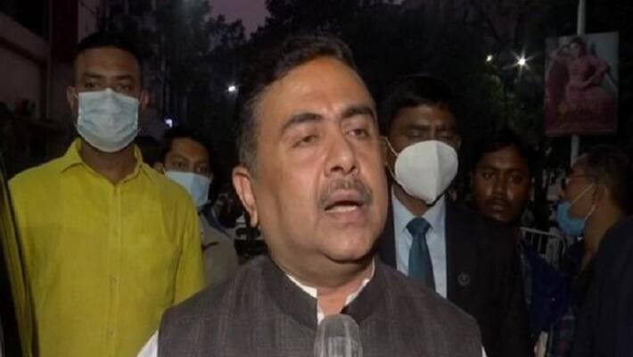 Alleged stone pelting at BJP leader Suvendu Adhikari's procession at Tarakeshwar in Hooghly bsm Alleged stone pelting at BJP leader Suvendu Adhikari's procession at Tarakeshwar in Hooghly bsm