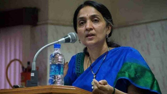 NSE co-location case.: Chitra Ramkrishna and Anand Subramanian are granted bail by the Delhi HC NSE co-location case.: Chitra Ramkrishna and Anand Subramanian are granted bail by the Delhi HC