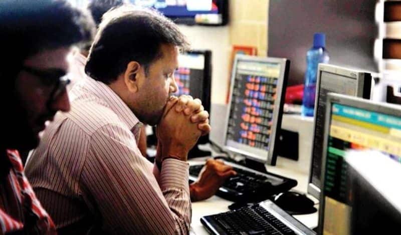 Sensex and Nifty close flat amid turbulent market conditions.
