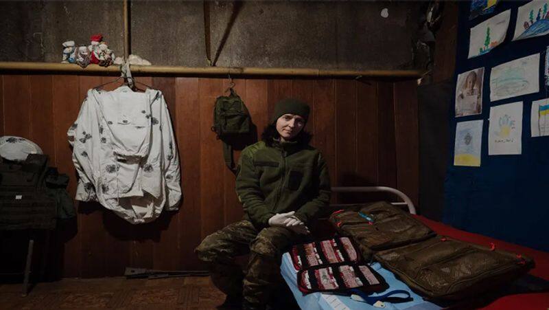 russia ukraine conflict 6 તસવીરોમાં જુઓ યુક્રેનમાં સૈનિકોના બોમ્બ અને મિસાઈલના ભય વચ્ચે કેવી રીતે સમય પસાર કરી રહ્યા છે