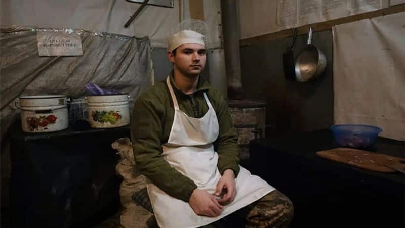 russia ukraine conflict 7 તસવીરોમાં જુઓ યુક્રેનમાં સૈનિકોના બોમ્બ અને મિસાઈલના ભય વચ્ચે કેવી રીતે સમય પસાર કરી રહ્યા છે