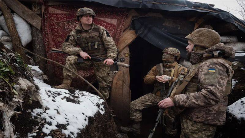 russia ukraine conflict 9 તસવીરોમાં જુઓ યુક્રેનમાં સૈનિકોના બોમ્બ અને મિસાઈલના ભય વચ્ચે કેવી રીતે સમય પસાર કરી રહ્યા છે