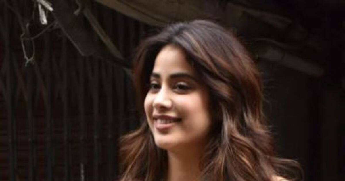 Janhvi kapoor: ஜான்வி காபூர் சிறுவயதில் அம்மாவுடன் இருக்கும் அறிய புகைப்படம்...இணையத்தில் வைரல்..!!