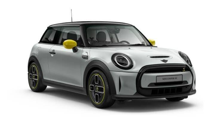 Guinness World Records shared video of mini cooper car sit 27 girls see viral video apa Guinness World Records shared video of mini cooper car sit 27 girls see viral video apa