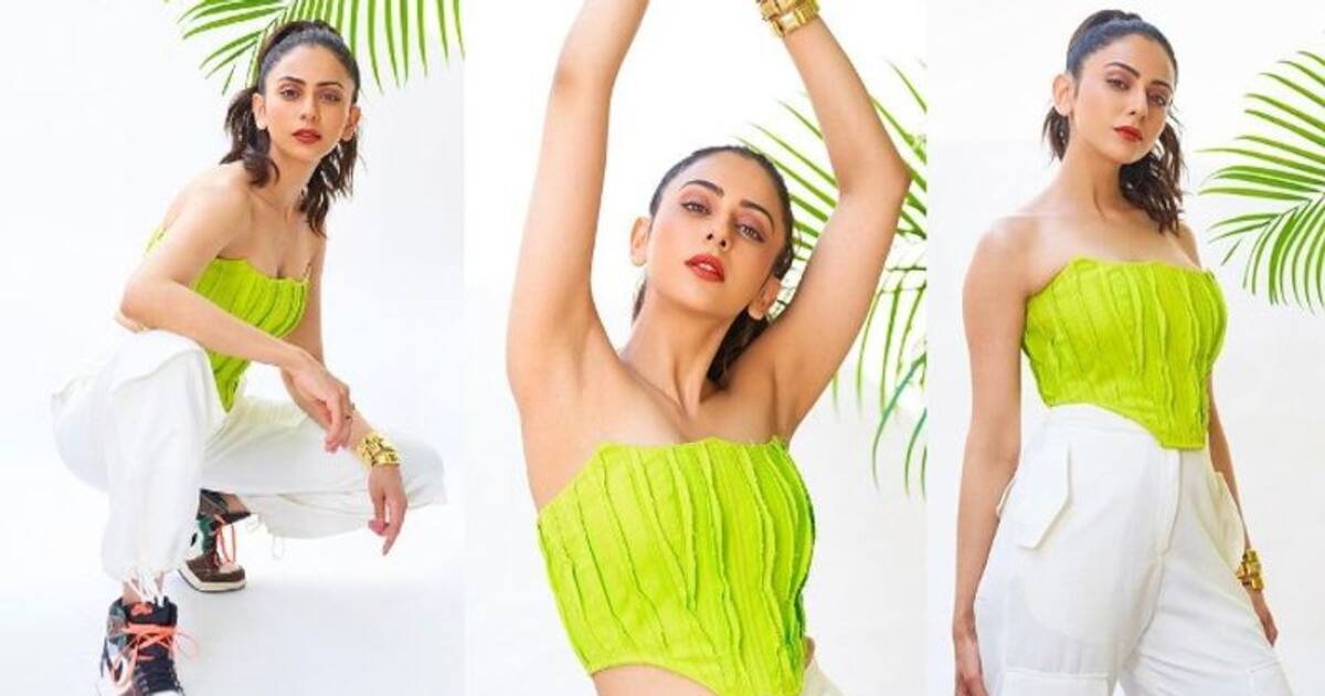 Rakul Preet Singh hot: பச்சை நிற உடையில் கையை தூக்கி...பால் வண்ண பதுமை போல் இருக்கும் ரகுல் பிரீத் சிங்...