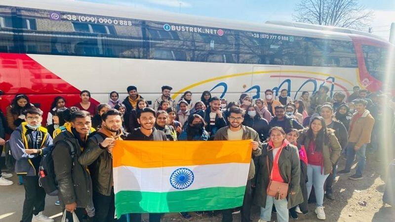 indian flag  to rescue pakistani students