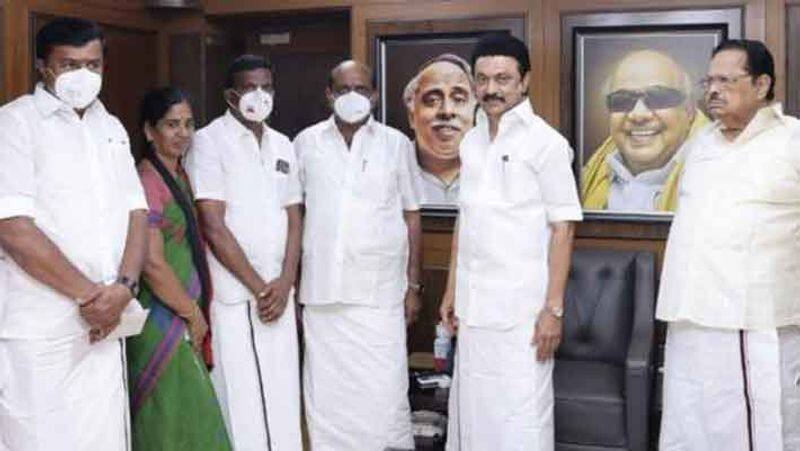 urban local elections...3 Independent Councilors join to DMK