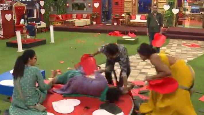 Bigg Boss Ultimate Black, Red Heart Task.... Bigg Boss Ultimate Black, Red Heart Task....