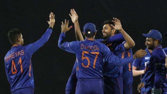 IND vs SL Sri Lankan top order collapsed against India in third T20 IND vs SL Sri Lankan top order collapsed against India in third T20