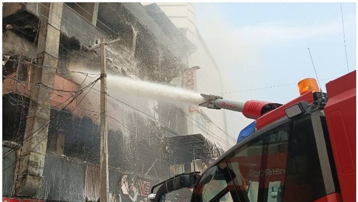 Massive fire in Kondotty multi storey building, hotel destroyed Massive fire in Kondotty multi storey building, hotel destroyed