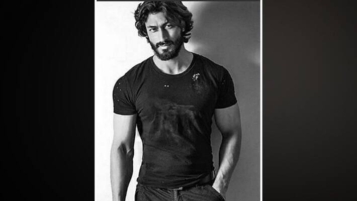 Vidyut Jamwal climbed down in Scaffolding for a selfie with construction labour caught in a viral video anbad Vidyut Jamwal climbed down in Scaffolding for a selfie with construction labour caught in a viral video anbad