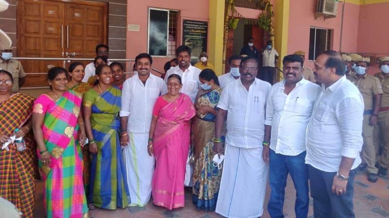 Kumarapalayam is an independent candidate vijaya kannan who has become the chairman fight to the ruling DMK and the opposition AIADMK