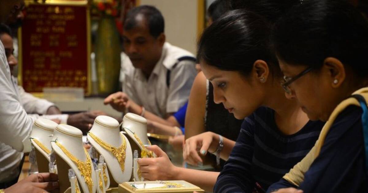 Gold Rate Today : ஷாக் நியூஸ்.! ஜெட் வேகத்தில் ஏறும் தங்க விலை.. இப்போதைக்கு தங்கம் வாங்க வேண்டாம் மக்களே !