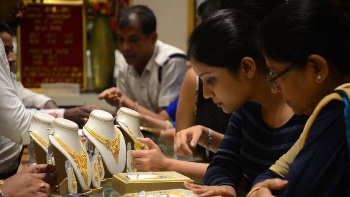Gold has become cheaper by about Rs 4000, silver prices also fall, know fresh price ssa