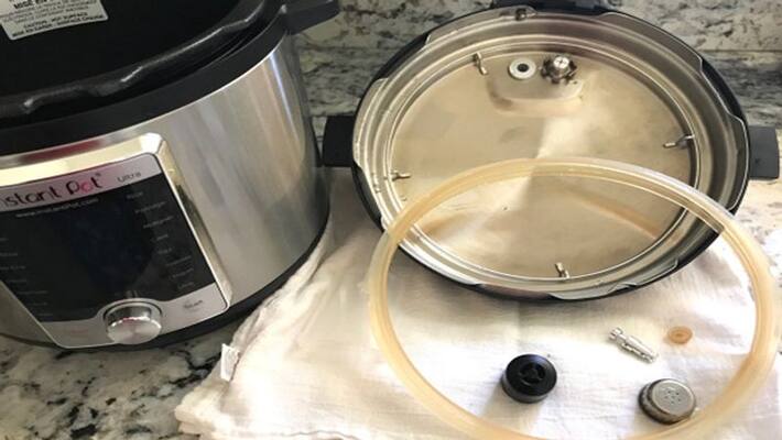 CCPA levies 1 lakh fine on Cloudtail for selling pressure cookers on Amazon in violation of BIS standards CCPA levies 1 lakh fine on Cloudtail for selling pressure cookers on Amazon in violation of BIS standards