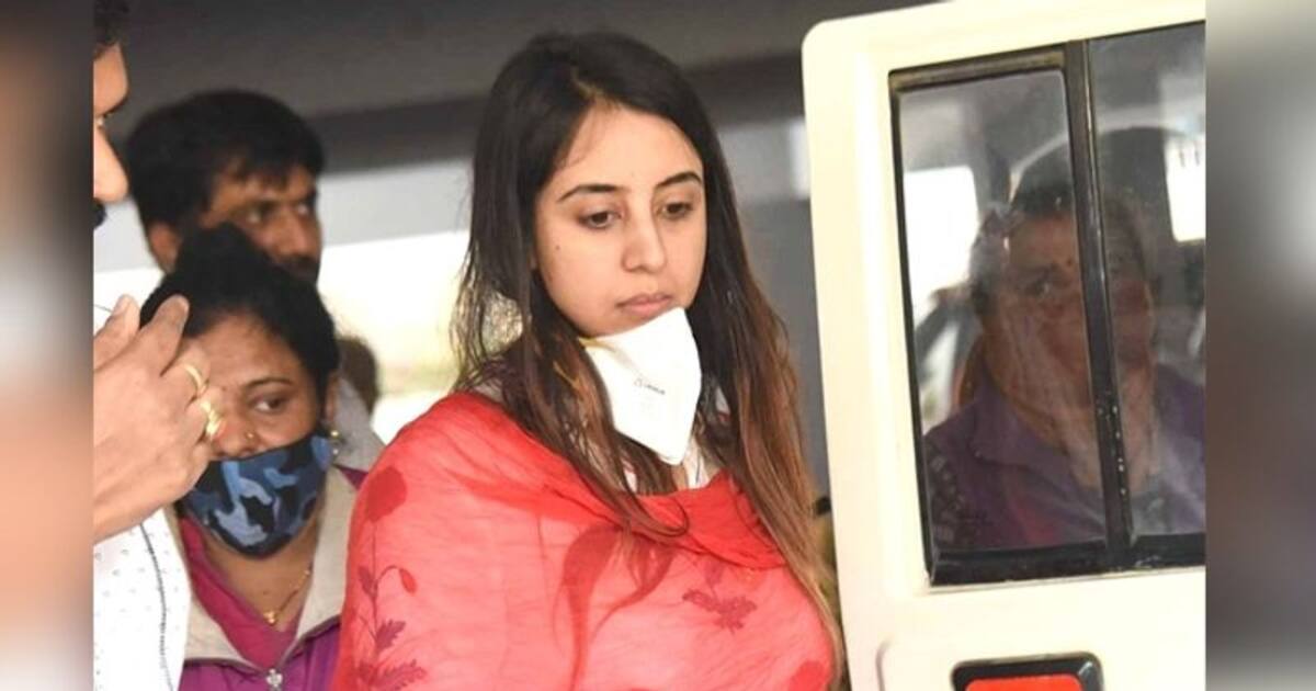 Sanjjanaa Galrani : கர்ப்பமாக இருக்கும் நடிகைக்கு வாட்ஸ் அப்பில் ஆபாச மெசேஜ் அனுப்பிய பிரபலத்தின் மகன் கைது